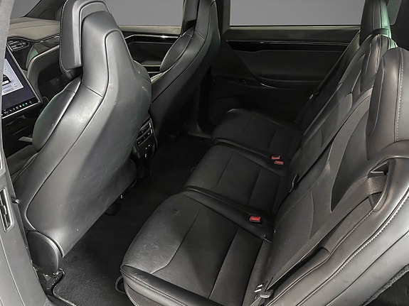 Tesla Model X 18 of 22