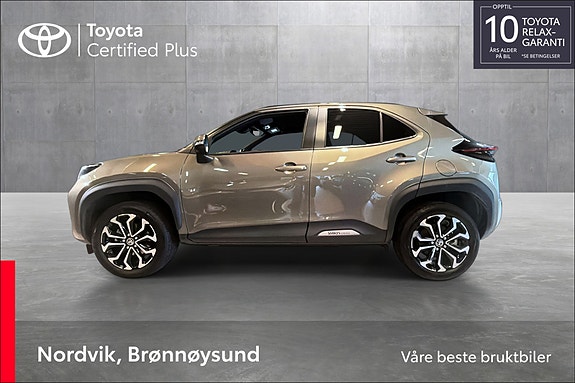 Toyota Yaris Cross 2 of 18