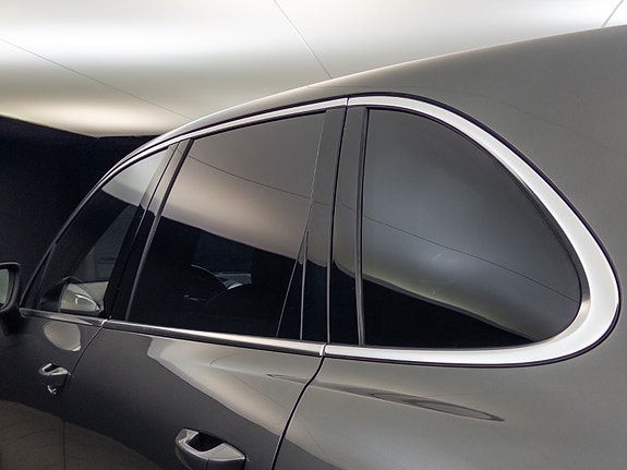 Porsche Cayenne 25 of 30