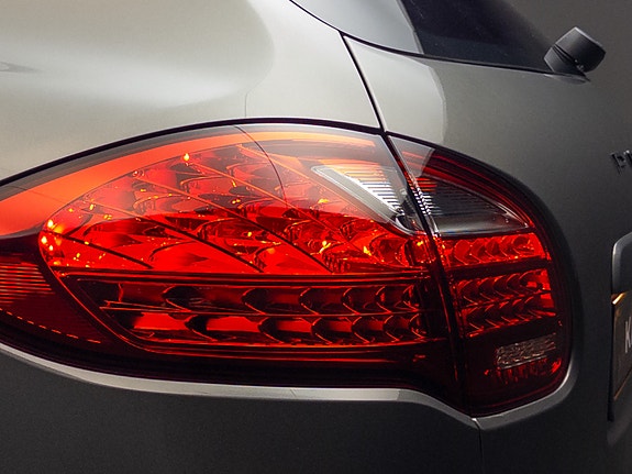 Porsche Cayenne 27 of 30