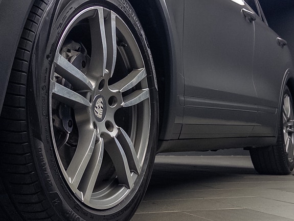 Porsche Cayenne 23 of 30