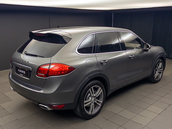 Porsche Cayenne 13 of 30