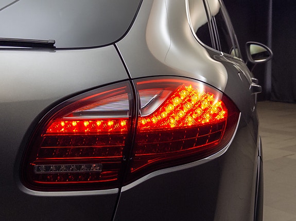 Porsche Cayenne 28 of 30