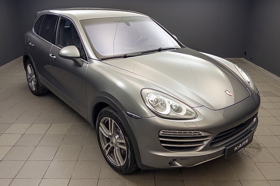 Porsche Cayenne 2 of 30