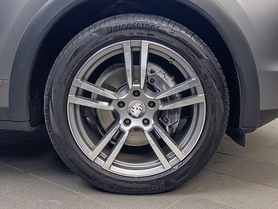 Porsche Cayenne 24 of 30