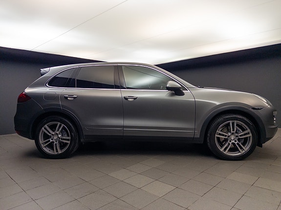 Porsche Cayenne 5 of 30