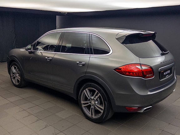Porsche Cayenne 12 of 30