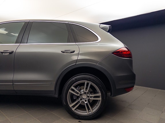 Porsche Cayenne 8 of 30