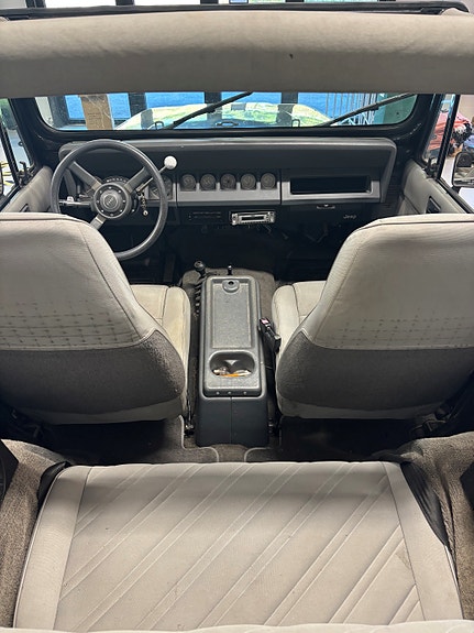 Jeep Wrangler 6 of 11