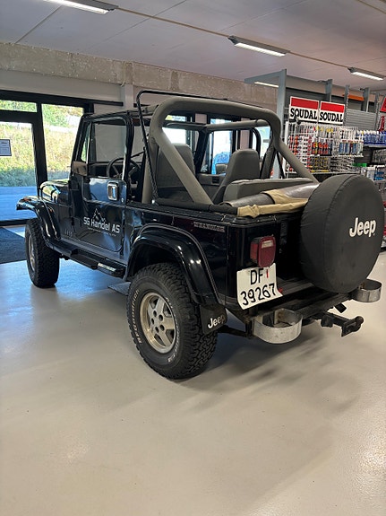 Jeep Wrangler 4 of 11