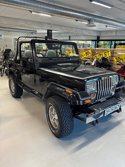 Jeep Wrangler 2 of 11