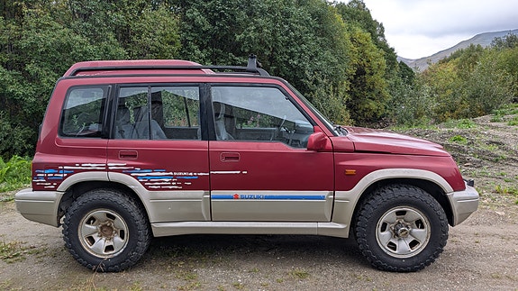 Suzuki Vitara 2 of 14