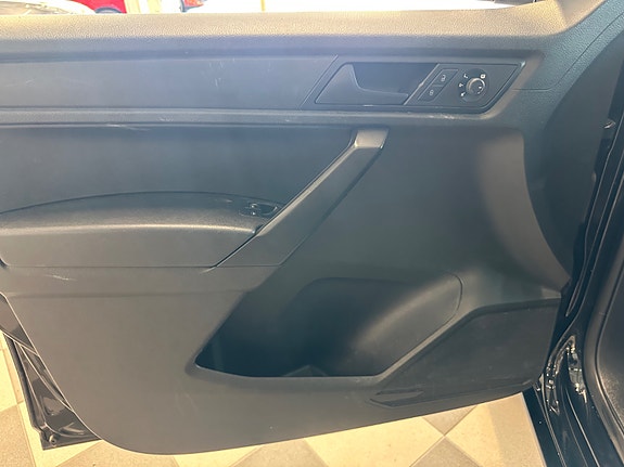 Volkswagen Caddy Maxi 29 of 30