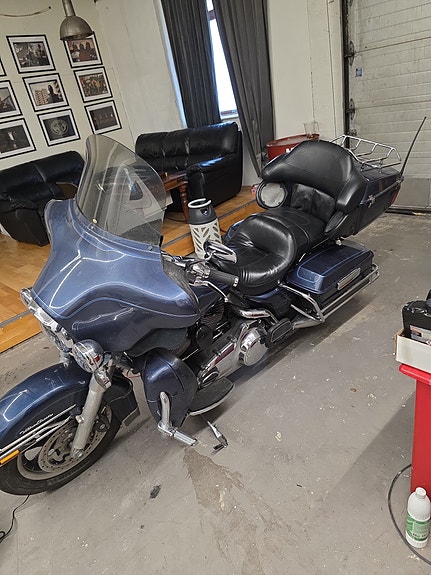 Harley-Davidson FLHTC Electra Glide Classic 3 of 5