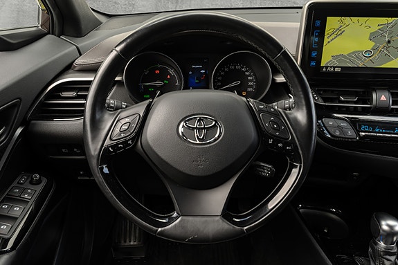 Toyota C-HR 15 of 30