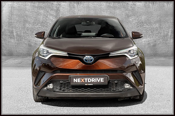 Toyota C-HR 2 of 30