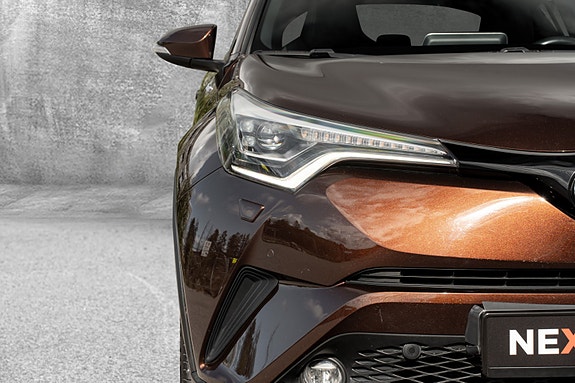 Toyota C-HR 4 of 30