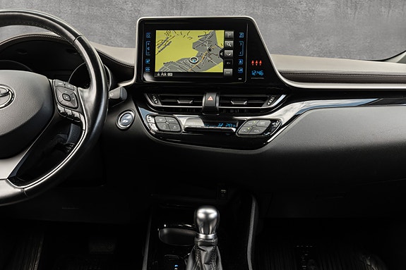 Toyota C-HR 25 of 30