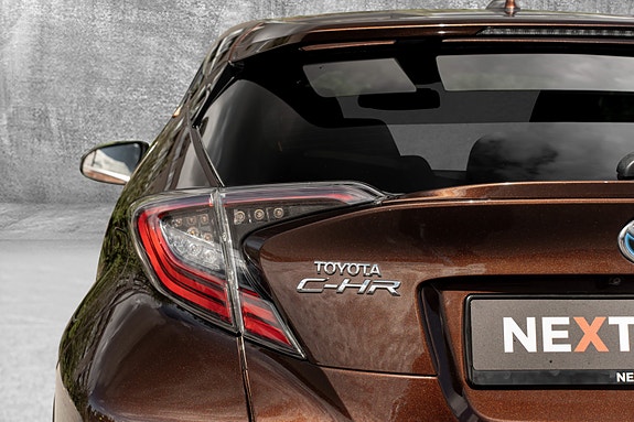 Toyota C-HR 6 of 30