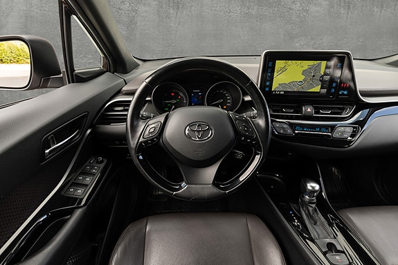 Toyota C-HR 14 of 30