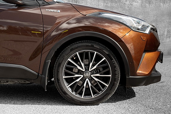 Toyota C-HR 12 of 30