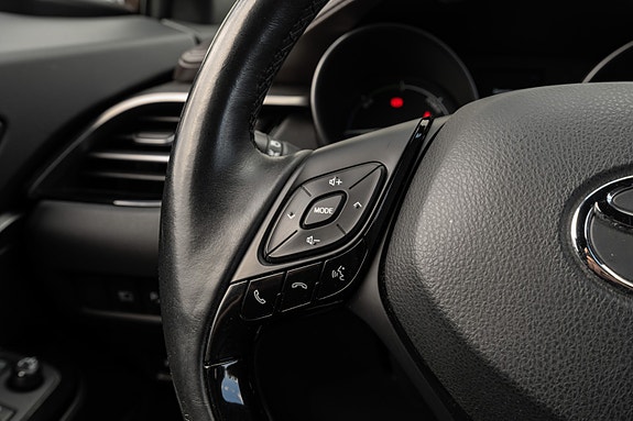 Toyota C-HR 16 of 30