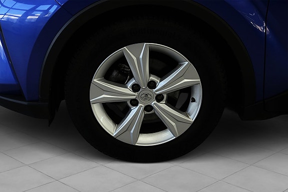 Toyota C-HR 2 of 30