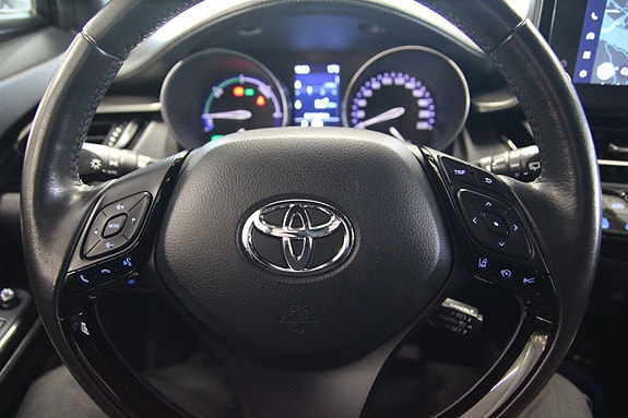 Toyota C-HR 18 of 30