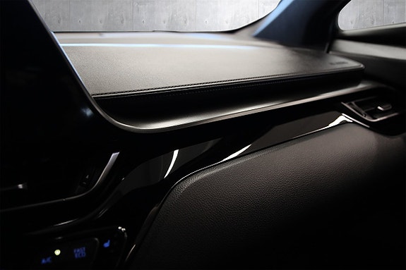 Toyota C-HR 30 of 30