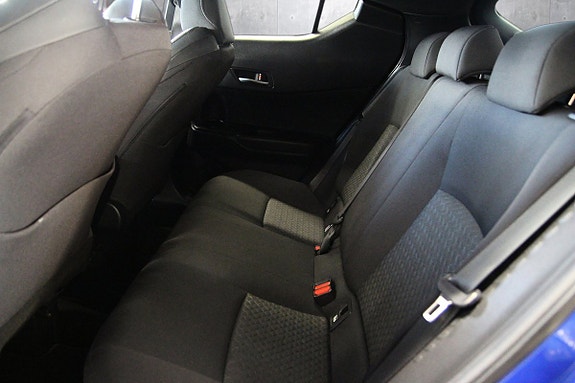 Toyota C-HR 13 of 30
