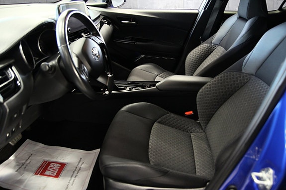 Toyota C-HR 10 of 30