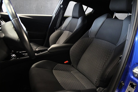 Toyota C-HR 11 of 30