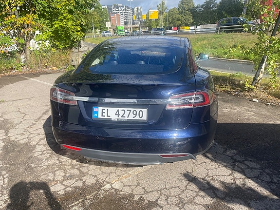 Tesla Model S 4 of 10