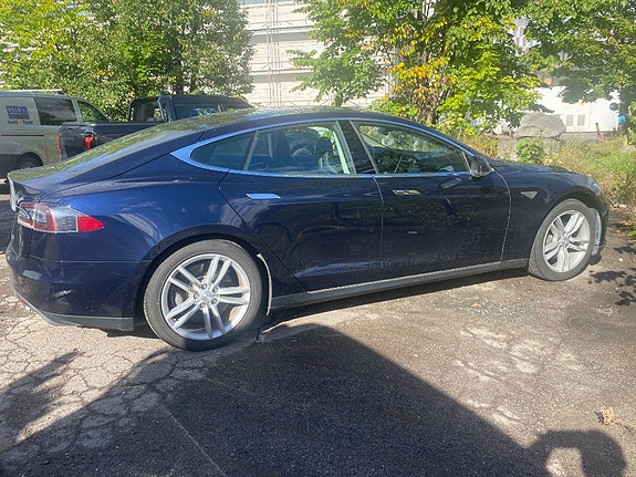 Tesla Model S 5 of 10
