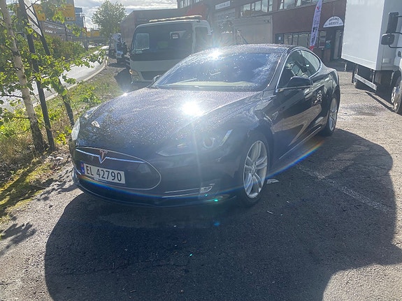 Tesla Model S 2 of 10