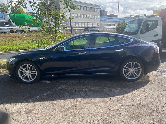 Tesla Model S 3 of 10