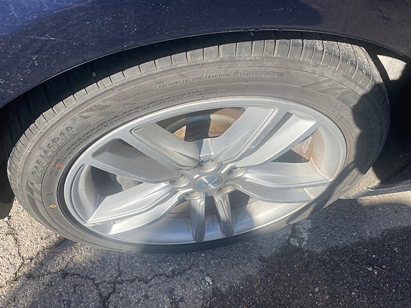 Tesla Model S 7 of 10