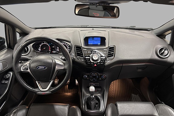 Ford Fiesta 9 of 18