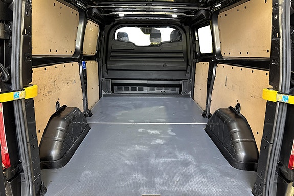 Ford Transit Custom 15 of 16