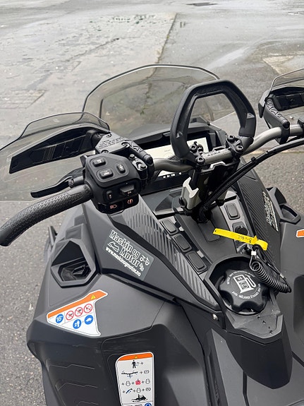 Lynx Brutal RE 900 ACE Turbo R 7 of 9