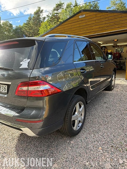 Mercedes-Benz M-Klasse 7 of 21