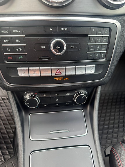 Mercedes-Benz CLA220 13 of 28
