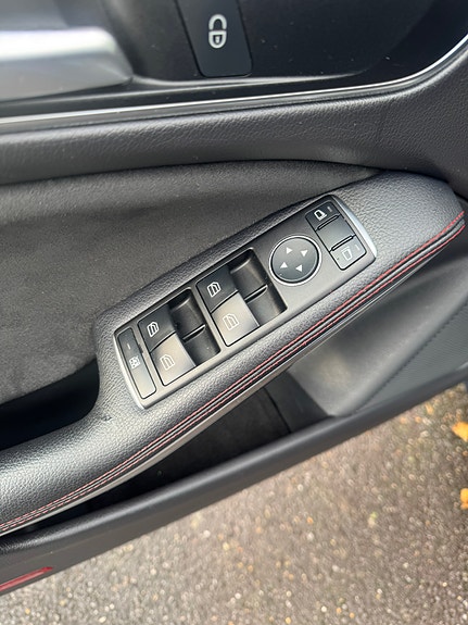 Mercedes-Benz CLA220 11 of 28