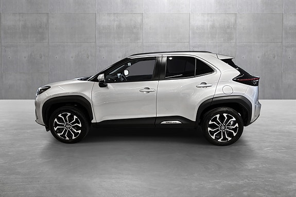 Toyota Yaris Cross 2 of 23