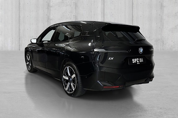BMW iX 6 of 17