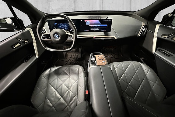BMW iX 7 of 17