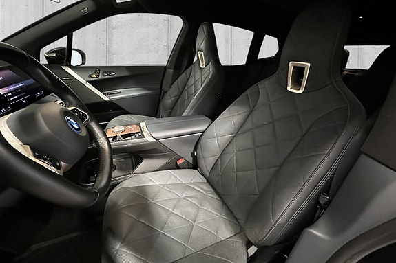BMW iX 8 of 17