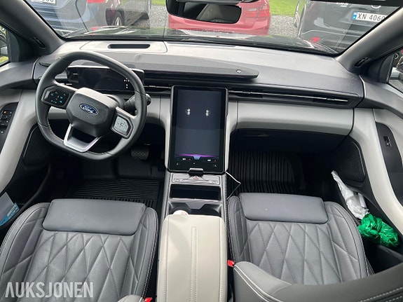 Ford Explorer 10 of 15