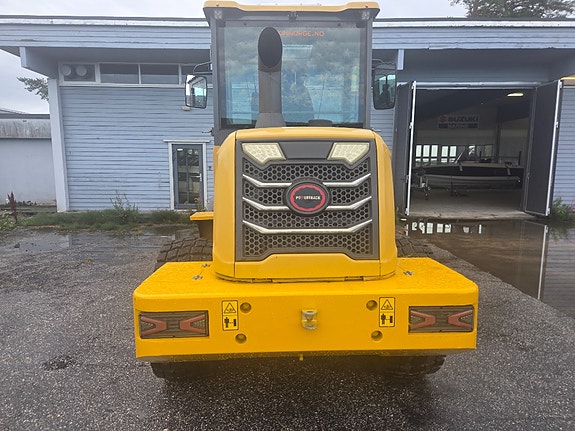 PowerTrack L45 m/ Klappvingeskuffe og feiemaskin 3 of 5