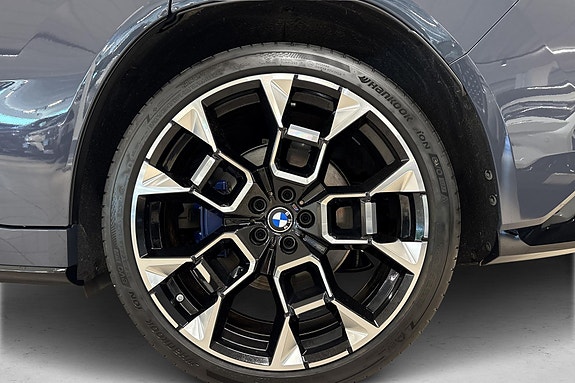 BMW iX3 9 of 20